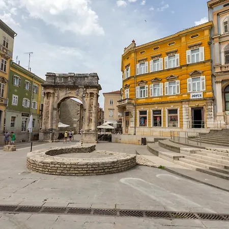 Apartment-old Town-dundo *