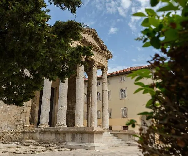 Apartment-old Town-dundo Διαμέρισμα Πούλα
