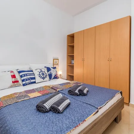 Apartment-old Town-dundo * プーラ