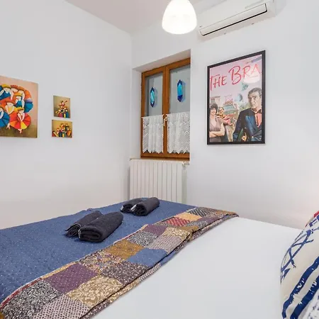 Apartment-old Town-dundo * プーラ