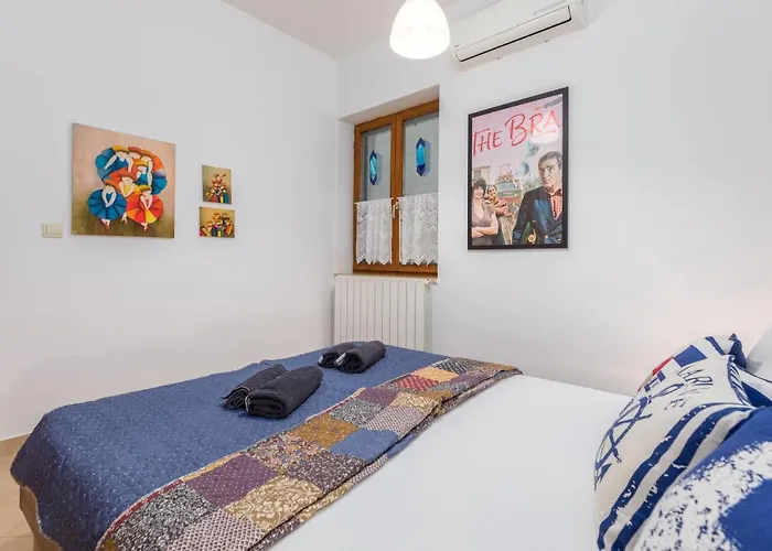 Apartment-old Town-dundo * 풀라